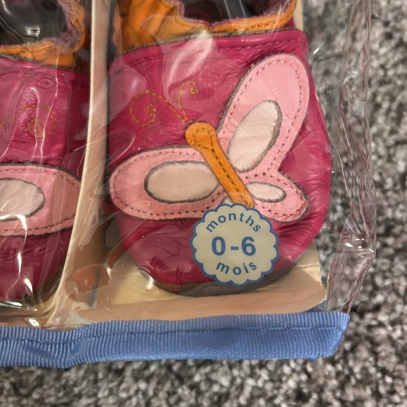 Robeez size 0-6 month girls crib shoes - Picture 5 of 5